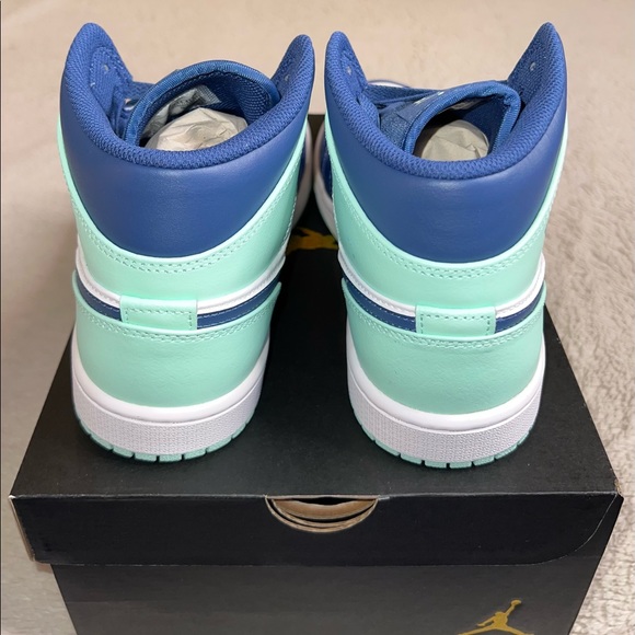 Air Jordan 1 Mid “Blue/Mint” - Picture 7 of 9
